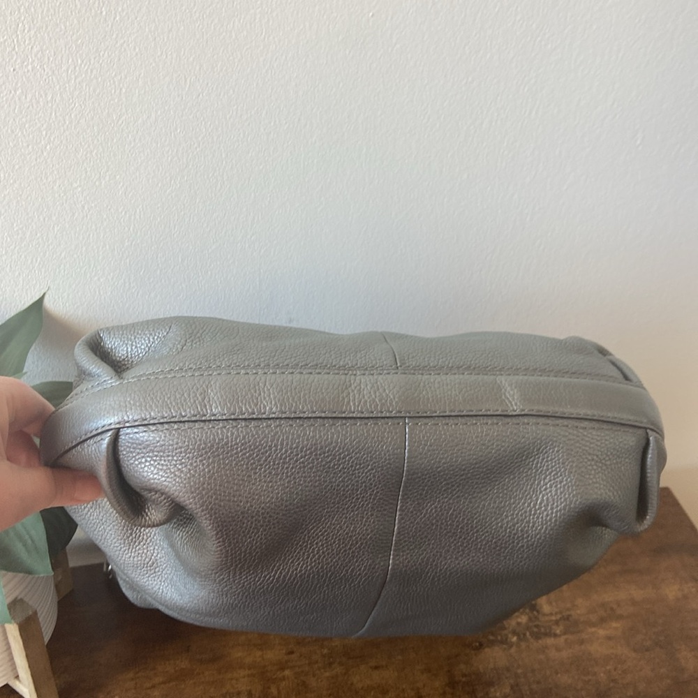 EUC Coach Pebbled Leather Shoulder Bag - Picture 8 of 16